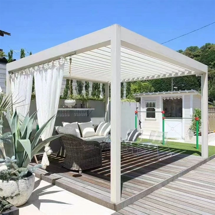 Elektriskt solskydd pergola i metall